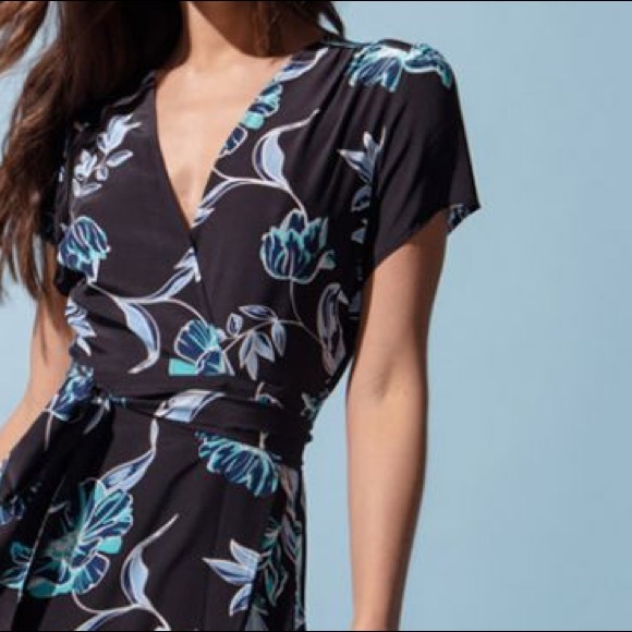 ✨HP!✨NWT Yumi Kim Blue Floral Silk Wrap Dress XS - Picture 3 of 6